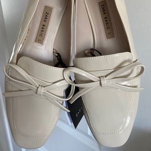 NWT Zara Cream Patent Leather Flat with Bow Detail